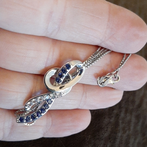 Stylized pendant - Picture 2 of 3